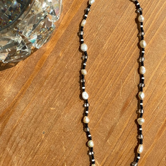 Black & White pearly necklace - Picture 2 of 3